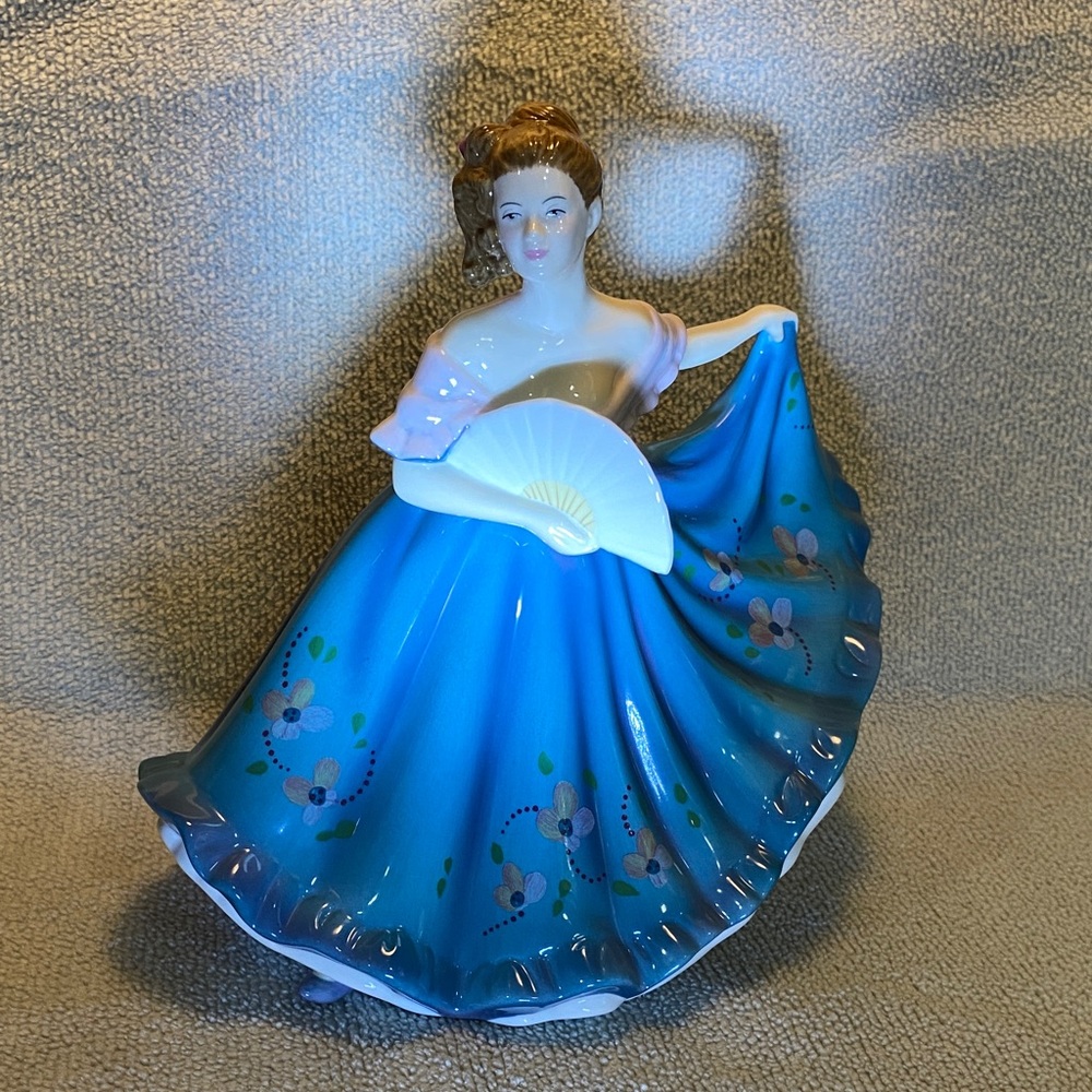 Elaine by Royal Doulton pretty ladies. Elegant Blue Porcelain Figurine with Fan